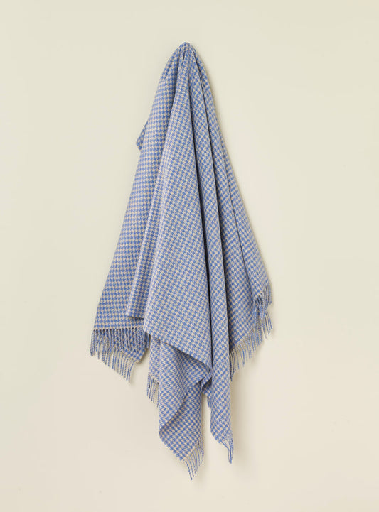 Exquisite wool blue and natural